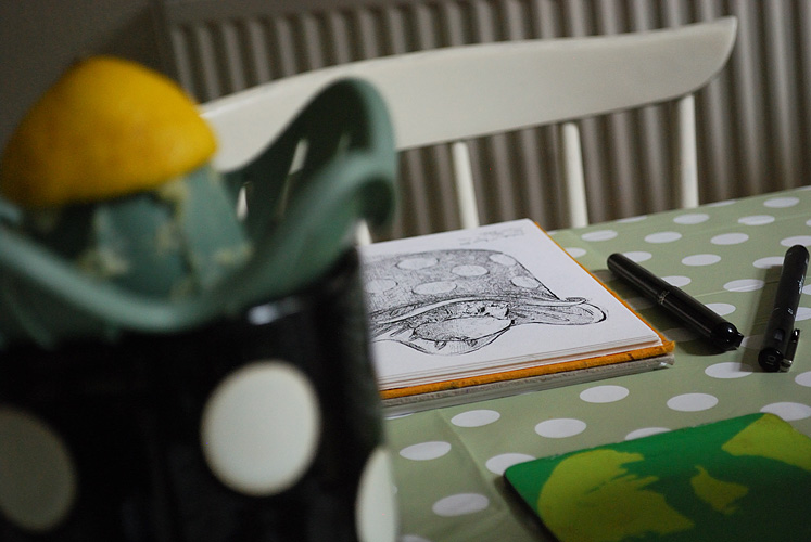 Sketching a lemon juicer in a mug